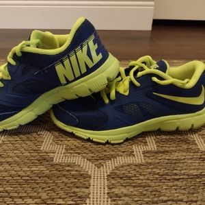 Nike Training Sneakers in Youth,  Size 3